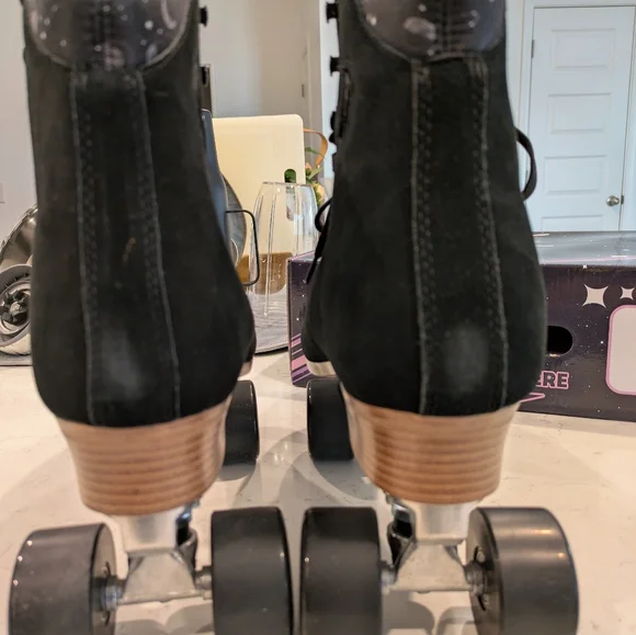 Midnight Roller Moon Boot Roller Skates - Picture 9 of 17